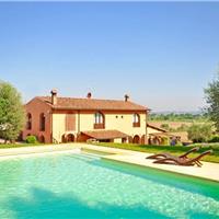 5 Bedroom Villa with Spacious garden and Pool Area in Empoli in Tuscany, Sleeps 12